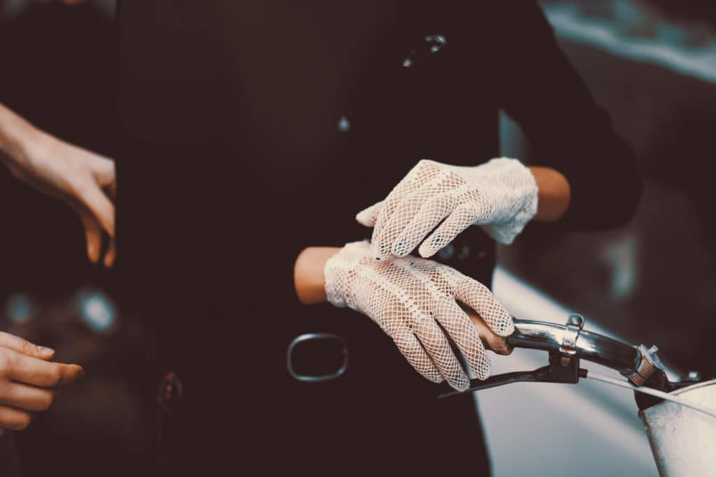 gloves-hands-woman