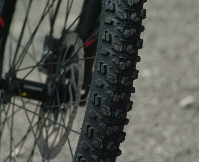 maintaining tubeless mountain bike tires