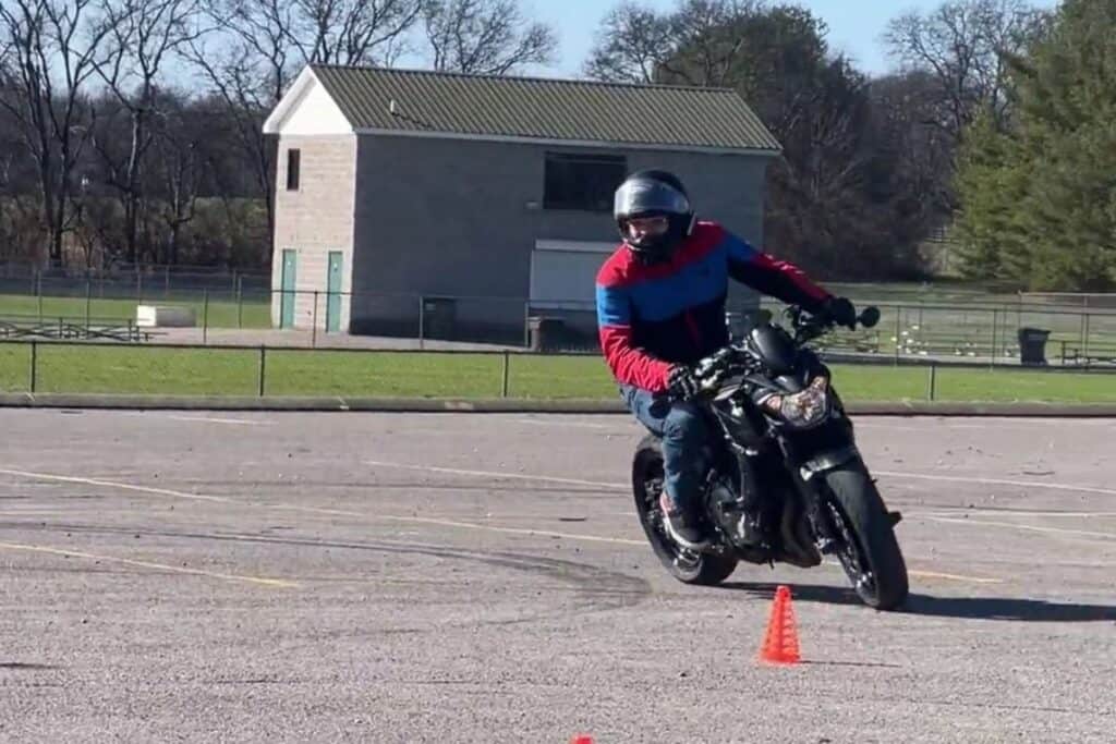 rider turning right on motorcycle course