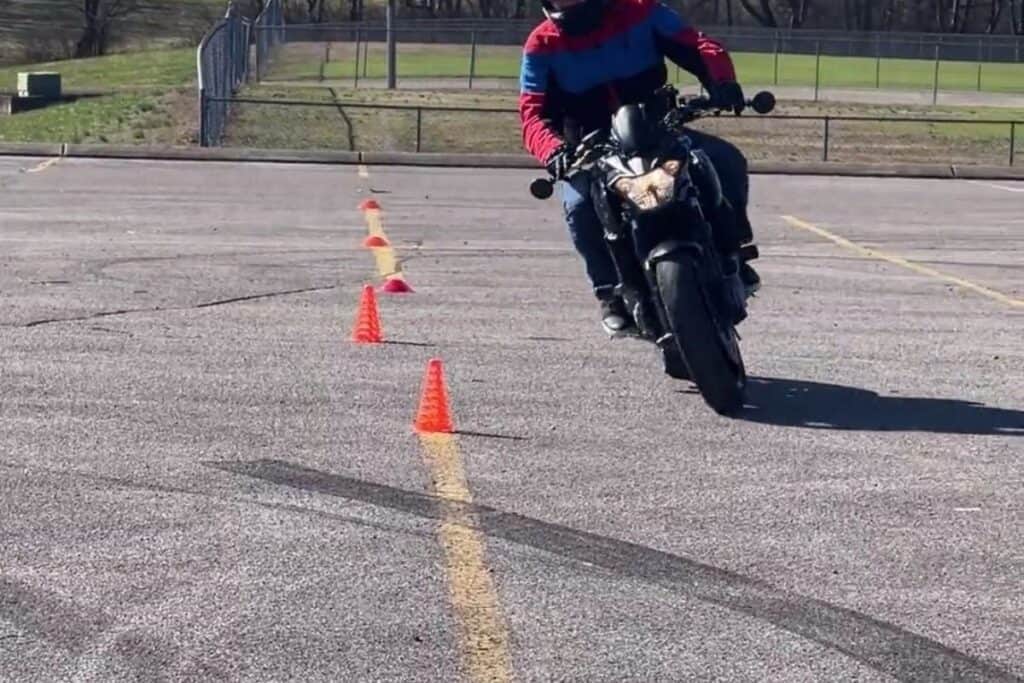 rider turning right on motorcycle course