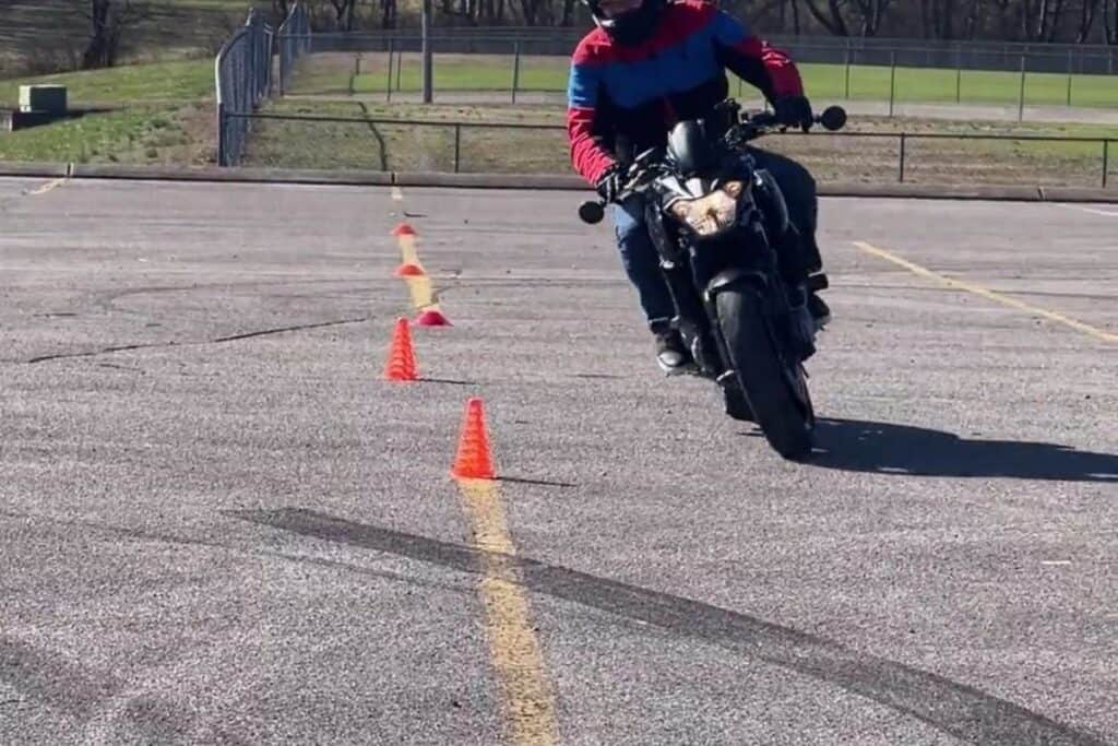 motorcycle and rider leaning and looking into a turn on a motorcycle course